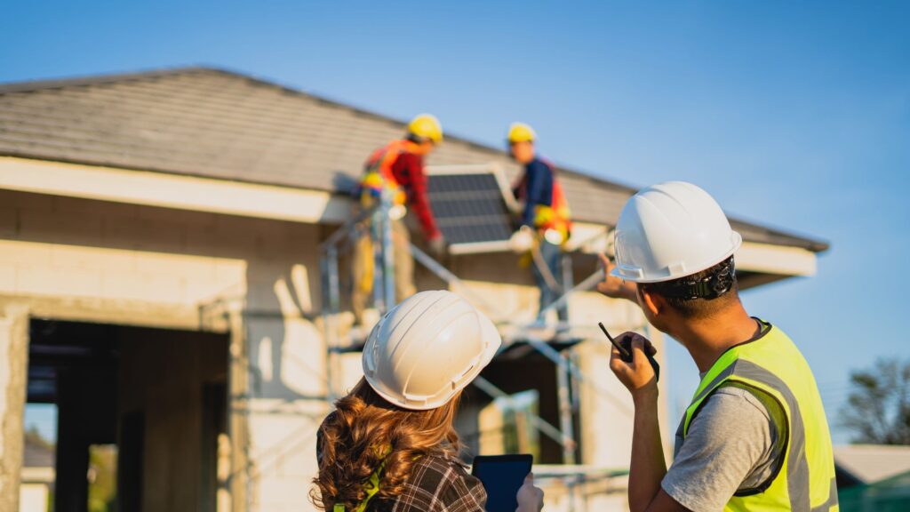 L'ultima fase di una costruzione d una casa