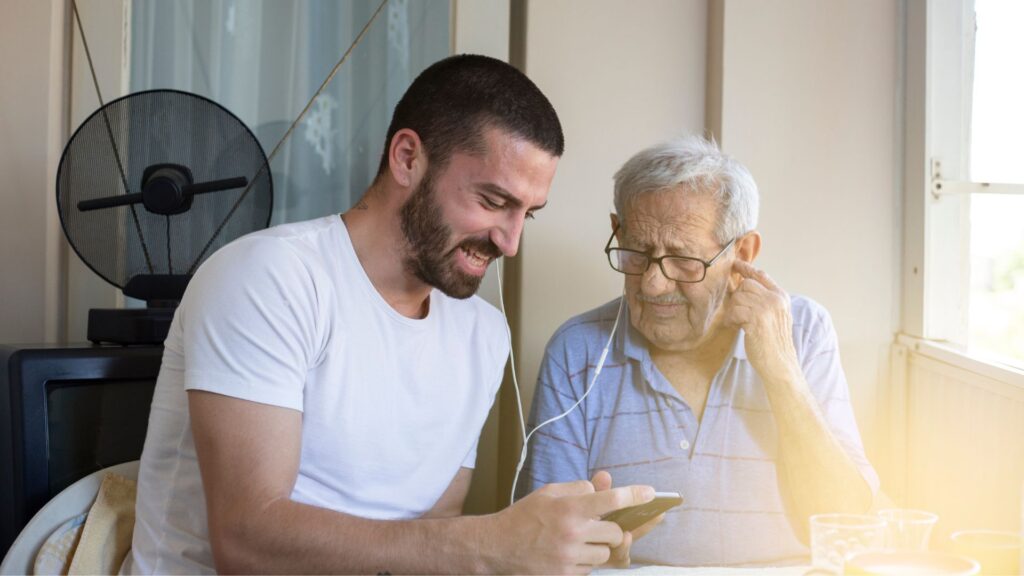 Un giovane che utilizza la casa di un signore anziano suo amico e ne diventerà proprietario nel tempo